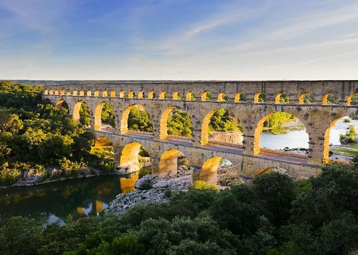 L'ecrin Du Pont Du Gard - Renove Centre Remoulins, Parking Gratuit Et Petit-dejeuner Inclus דירה