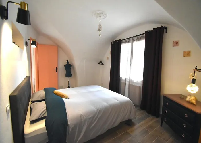 L'ecrin Du Pont Du Gard - Renove Centre Remoulins, Parking Gratuit Et Petit-dejeuner Inclus * רמולין